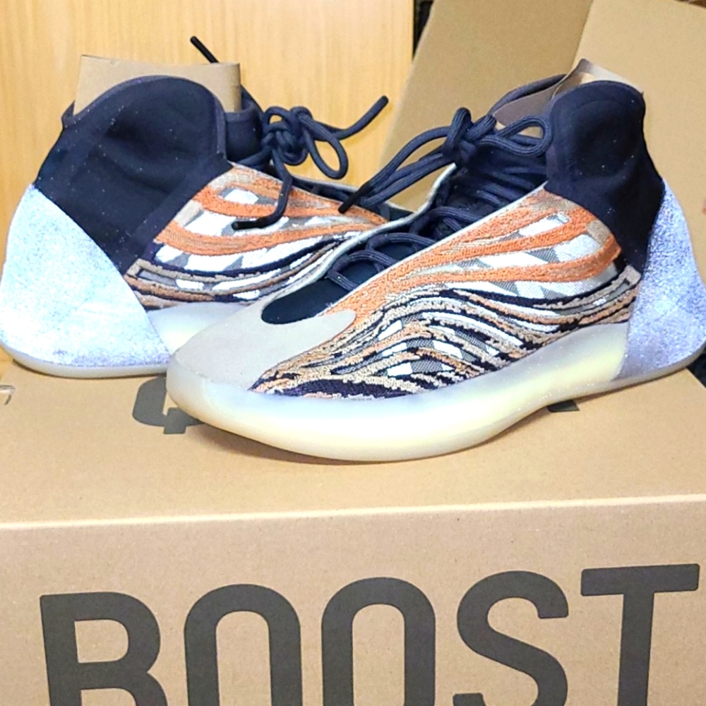 Yeezy Quantum Flash Orange